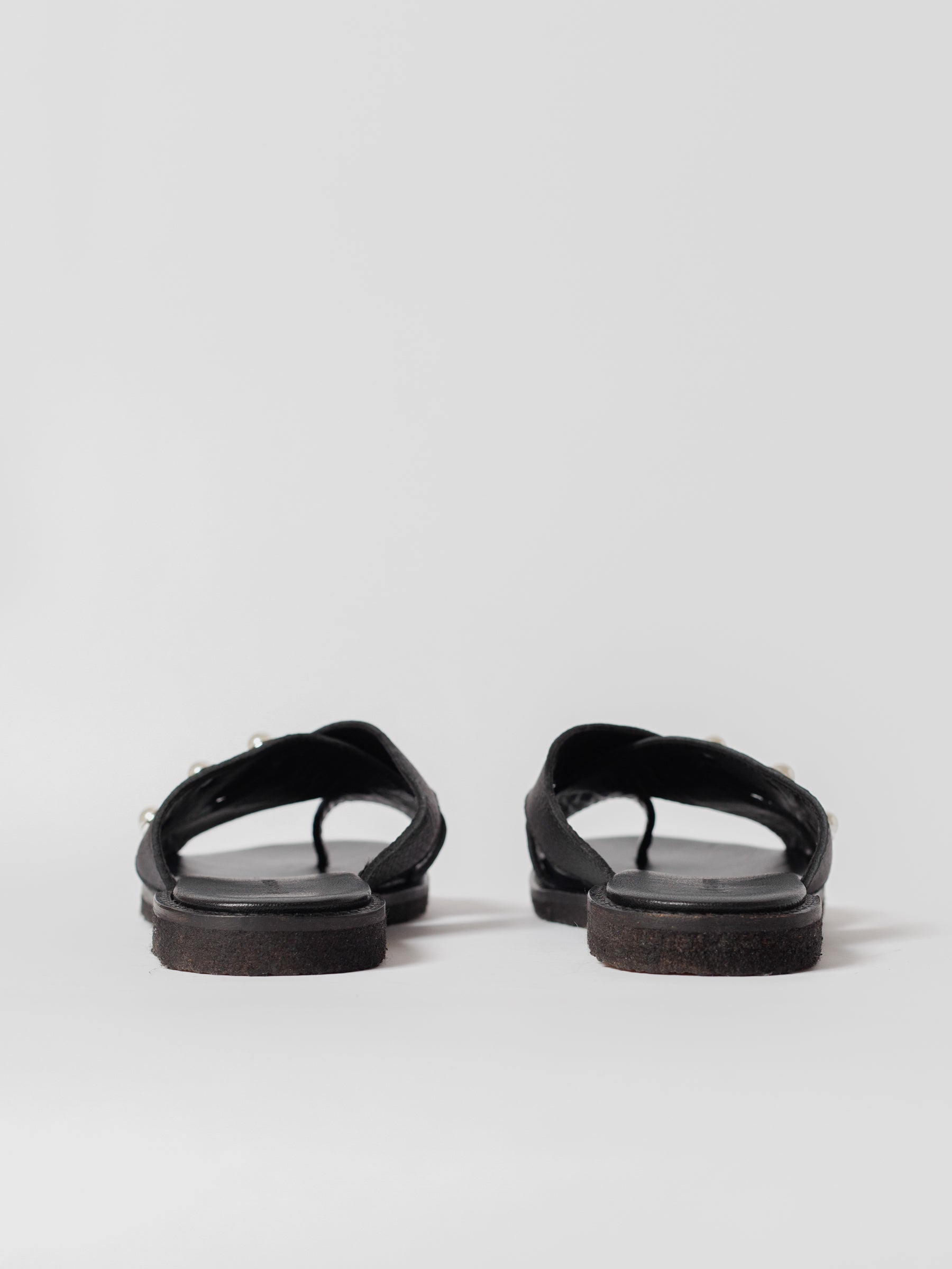THE METTE BLACK LEATHER WITH PEARLS