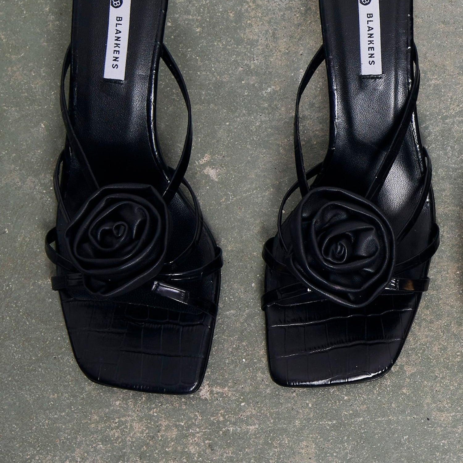 Blankens  Clip On Roses in Black Leather