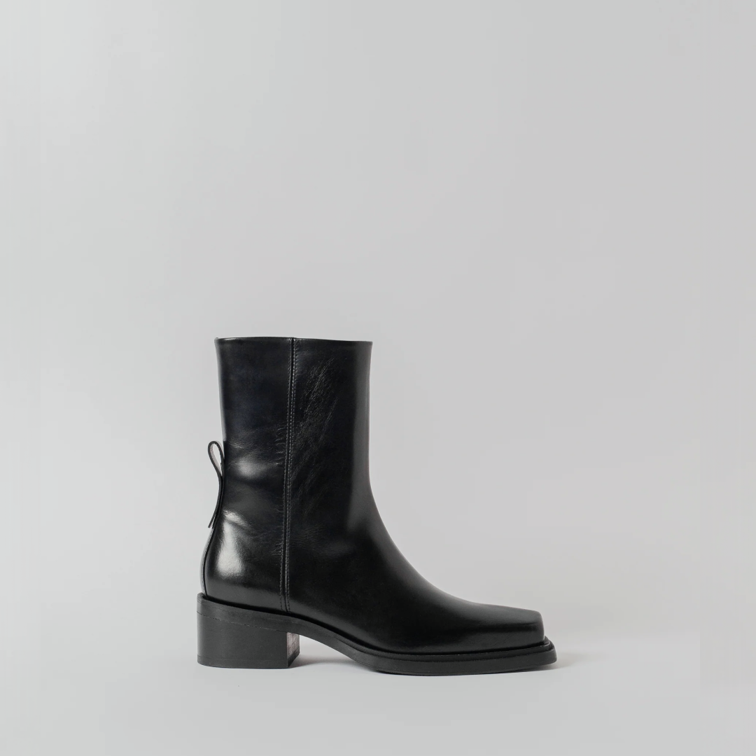 THE HEDDA BLACK
