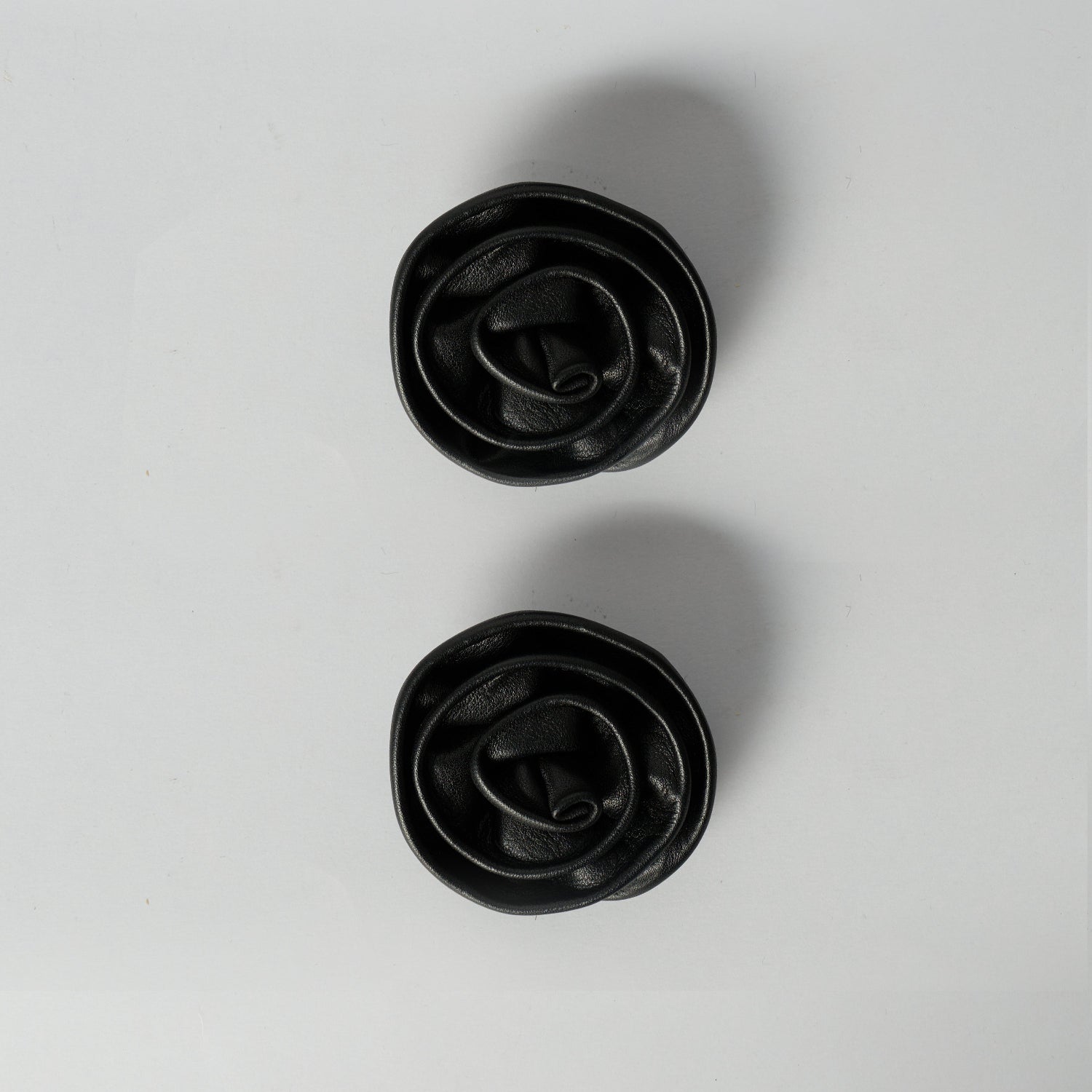 Blankens Black Clip-On Rose