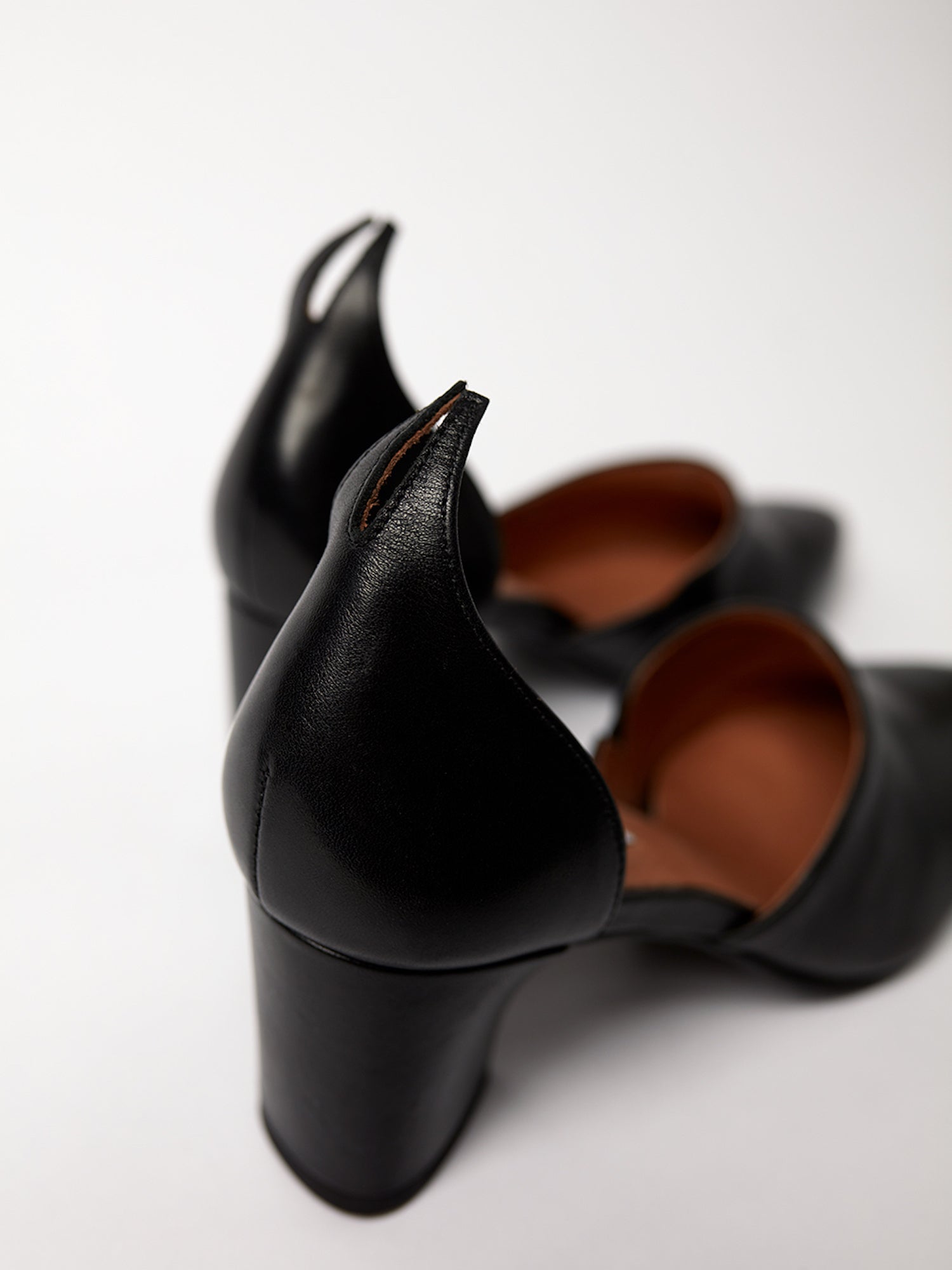 blankens.profy heel The Riverside in black leather. Made in Portugal. Yourblankens.